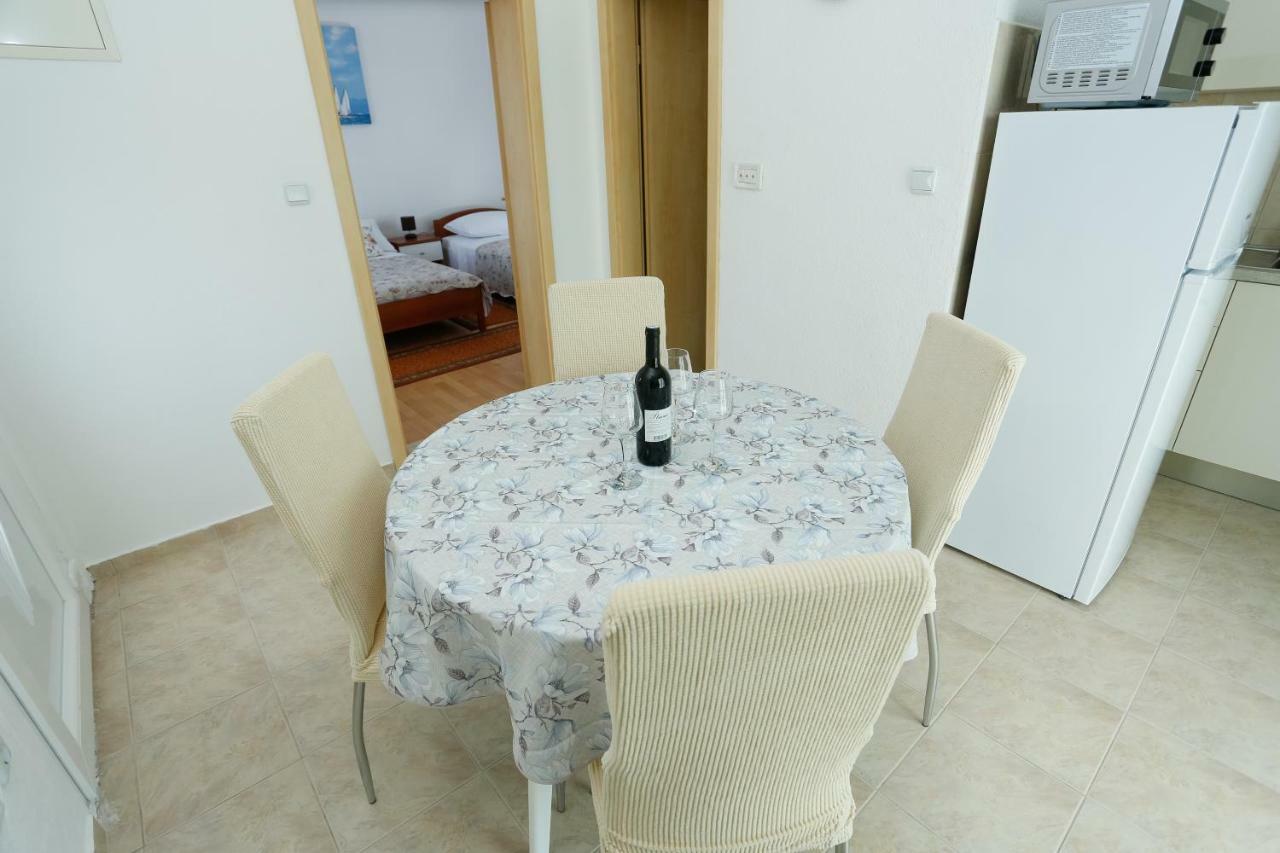 Apartamento Apartman Paula 1 Vinišće Exterior foto